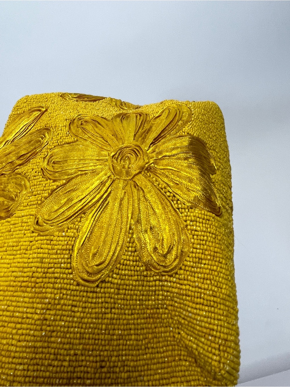 Lulu’s | Stay Chic Yellow Beaded Wooden Handle Bag - Picture 5 of 11